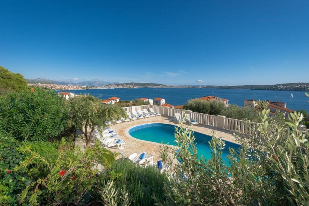 Residence Villa Irena Apartments Трогир Екстериор снимка
