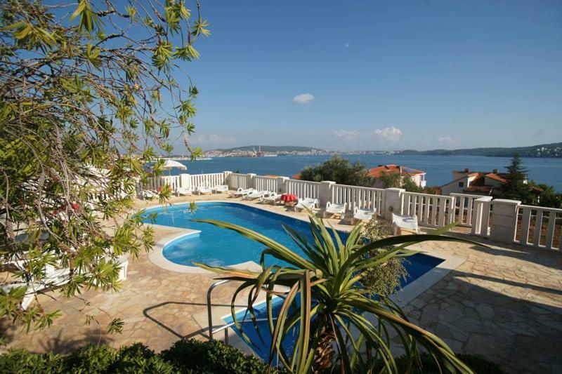 Residence Villa Irena Apartments Трогир Екстериор снимка